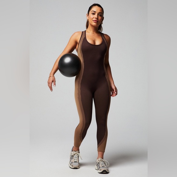 #253 Fabletics Seamless Fusion 7/8 Jumpsuit - Picture 1 of 5